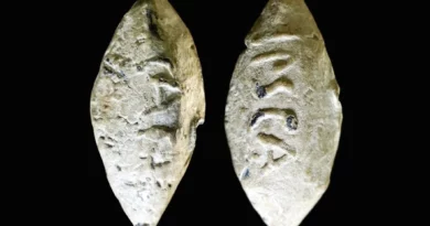 Projectile de fronde romaine utilisées pour la bataille de Munda et inscrite au nom de César