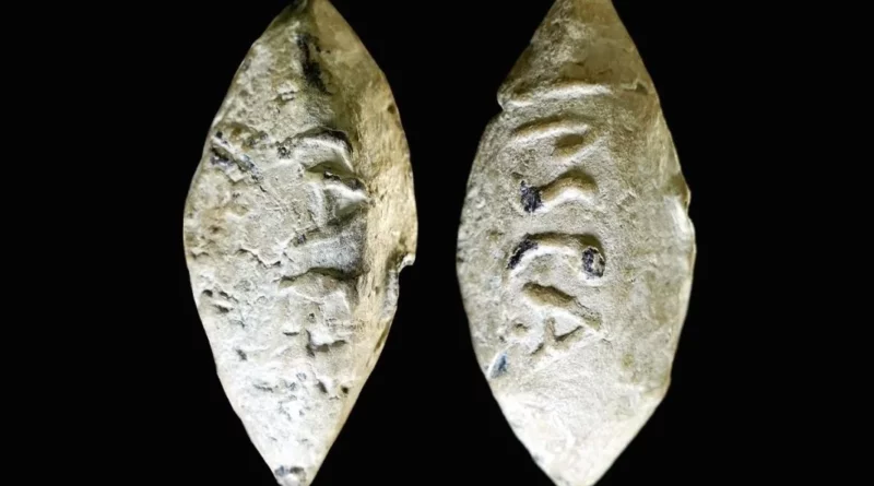 Projectile de fronde romaine utilisées pour la bataille de Munda et inscrite au nom de César