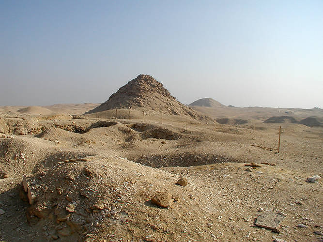 Pyramide d'Ouserkaf à Saqqarah, Ve dynastie