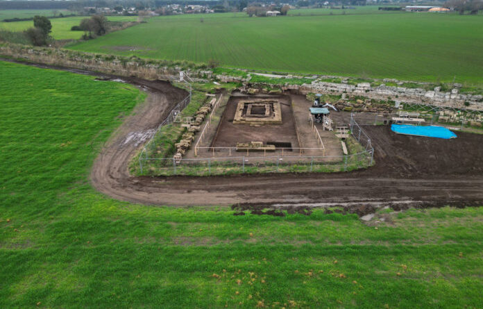 Vestiges d'un temple dorique retrouvés à Paestum