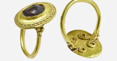 Bague en or mérovingienne découverte au Jutland, au Danemark