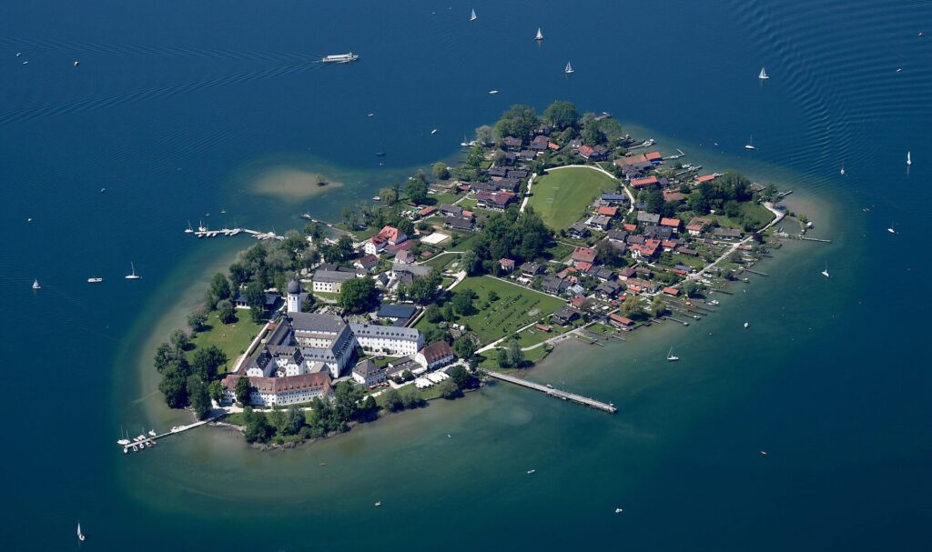 Iles au Dames, monastère sur la Fraueninsel au lac de Chiemsee en Bavière