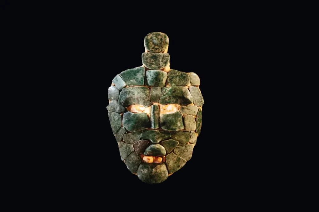Masque de jade provenant d'une tombe royale de Chochtikam