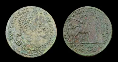 Rare médaillon en bronze figurant l'empereur Caracalla et frappé à Pergame