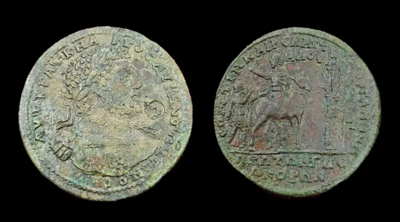 Rare médaillon en bronze figurant l'empereur Caracalla et frappé à Pergame