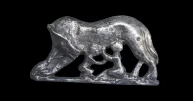 Broche représentant Rémus et Romulus, IIe siècle de notre ère