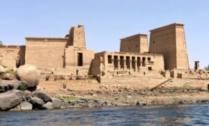 Vue du temple d'Isis sur l'île de Philae, sauvé des eaux par son déplacement dans les années 60