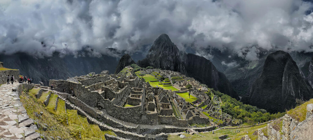 Vue de la forteresse du Machu Picchu, cité perdue des Incas nichée au cœur des Andes au Pérou
