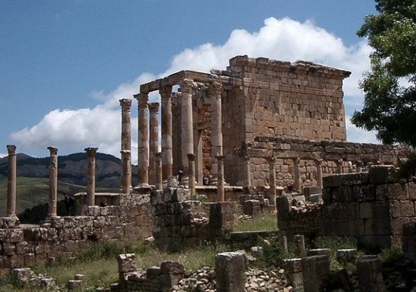 Grands sites archéologiques de la Rome antique, la cité de Cuicul ou Djémila, en Algérie