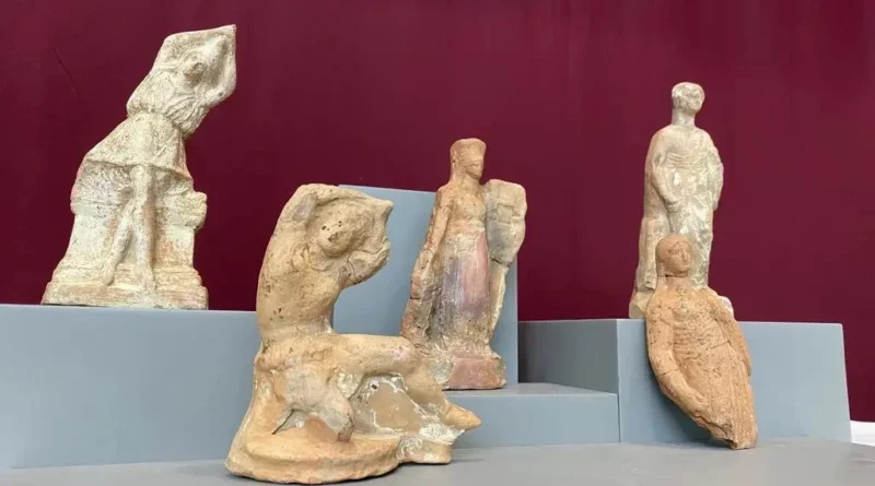 Figurines funéraires liées au culte de Dionysos et Cybèle et découvertes à Ténédos