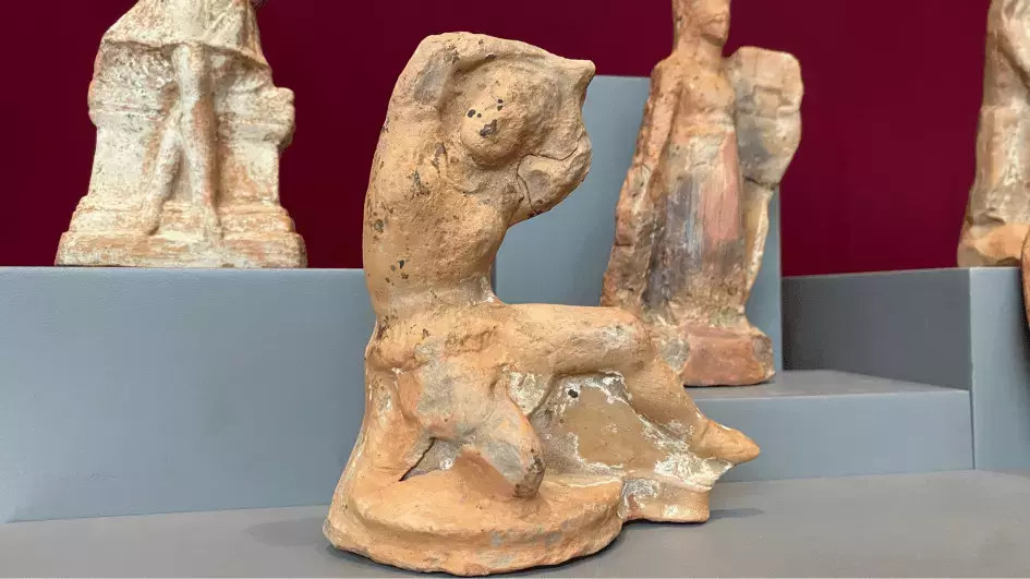 Figurines funéraires découvertes lors de fouilles à Ténédos