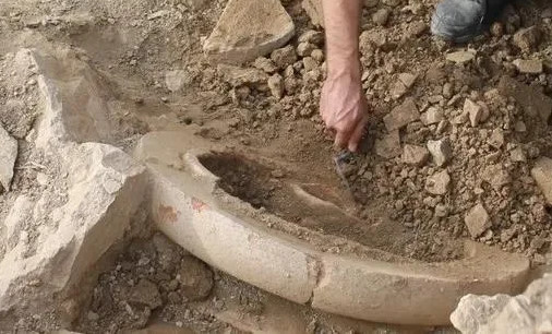 Pithos dans la nécropole de Ténédos en Turquie
