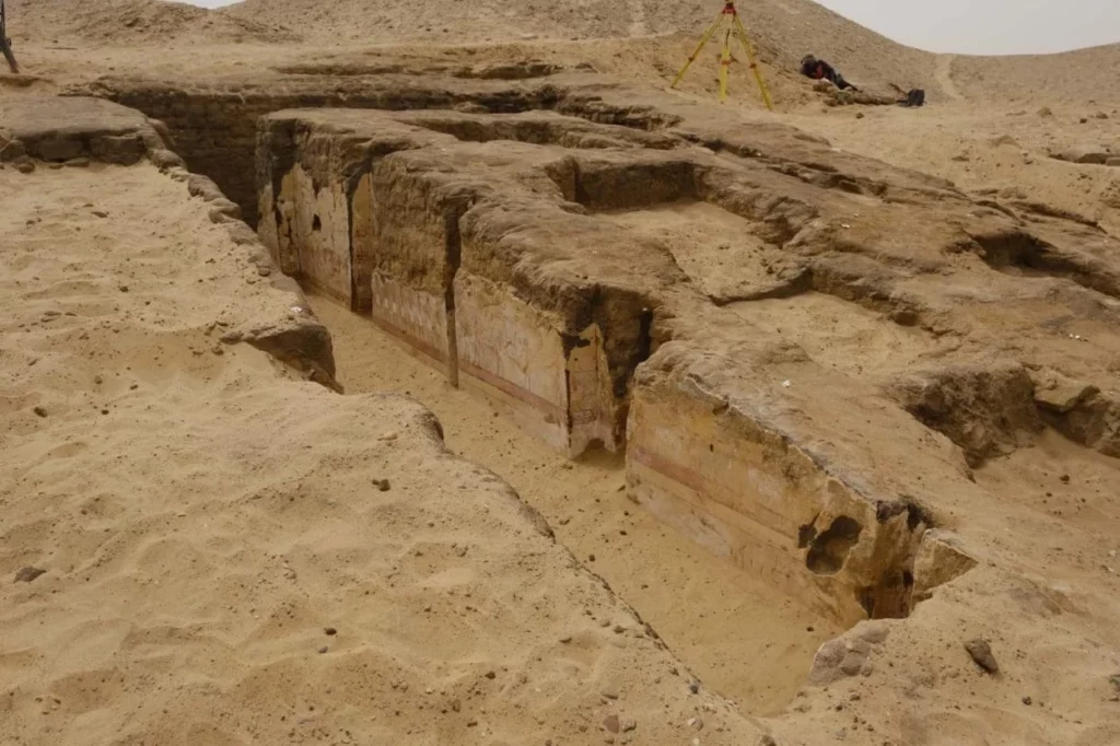 Ruines d'un mastaba de l'Ancien Empire à Dahchour en Egypte