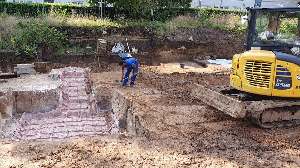 Travaux de protection d'une cave romaine à Nida, ancêtre de la ville de Francfort