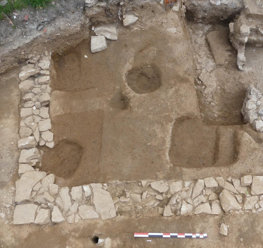 Enclos funéraire, fouilles d'une nécropole à Nîmes