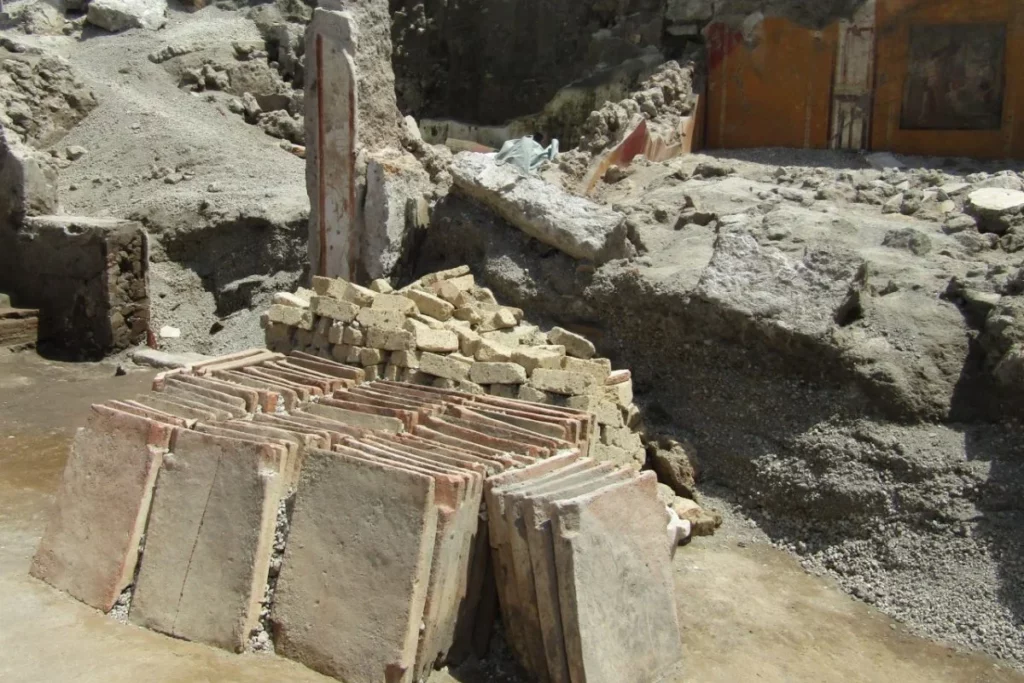 Récente découverte archéologique à Pompéi, vestiges d'un chantier de construction