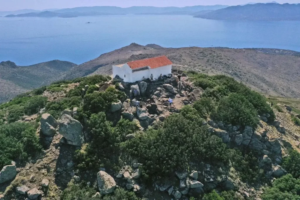Vue du sommet du mont Oros sur l'île d'Egine