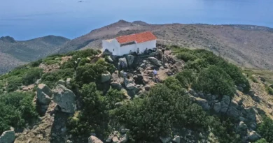 Vue du sommet du mont Oros sur l'île d'Egine