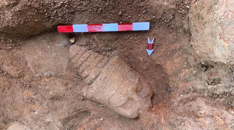 Tête de déva retrouvée à la porte de la victoire d'angkor Thom