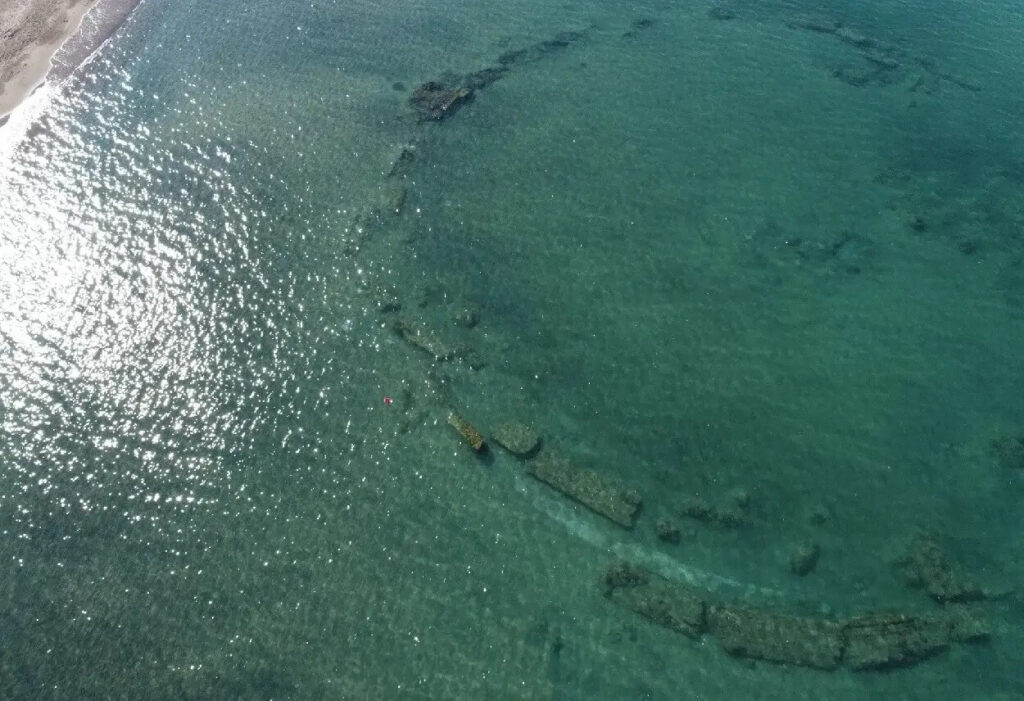 Découverte de l'archéologie sous-marine, structure romaine submergée au large de Campo di Mare