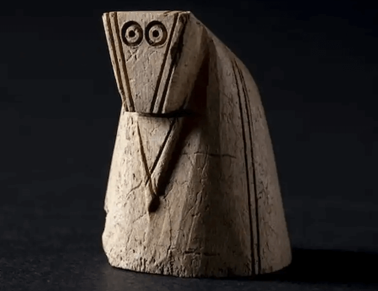 Des pièces d'échecs et de jeux médiévales retrouvées dans un château d'Allemagne