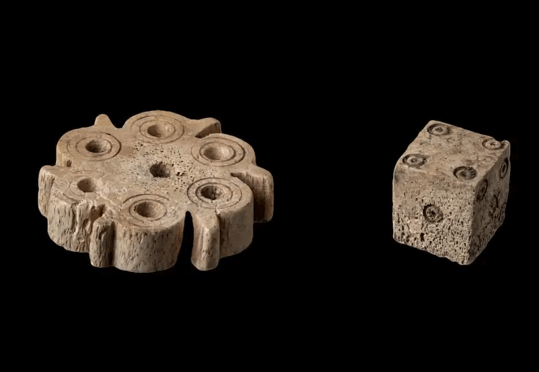 Des pièces d'échecs et de jeux médiévales retrouvées dans un château d'Allemagne