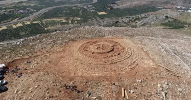Monument circulaire labyrinthique minoen en Crète, découverte archéologique