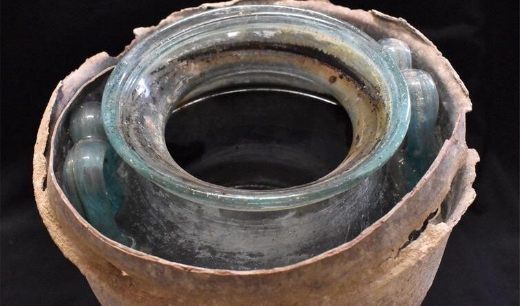 Plus ancien vin liquide au monde, découvert dans une tombe romaine de Carmona en Espagne
