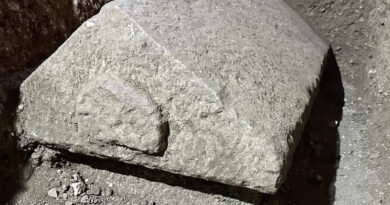 Sarcophage retrouvé dans des fouilles de l'église byzantine de Myra, qui aurait pu appartenir à saint Nicolas