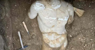 Statue d'Hermès retrouvée près de l'acropole d'Athènes