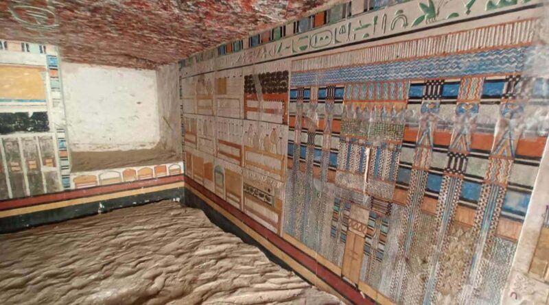Ornementation de l'intérieur de la tombe de Teti Neb Fu, médecin royal, dans la nécropole de Saqqarah