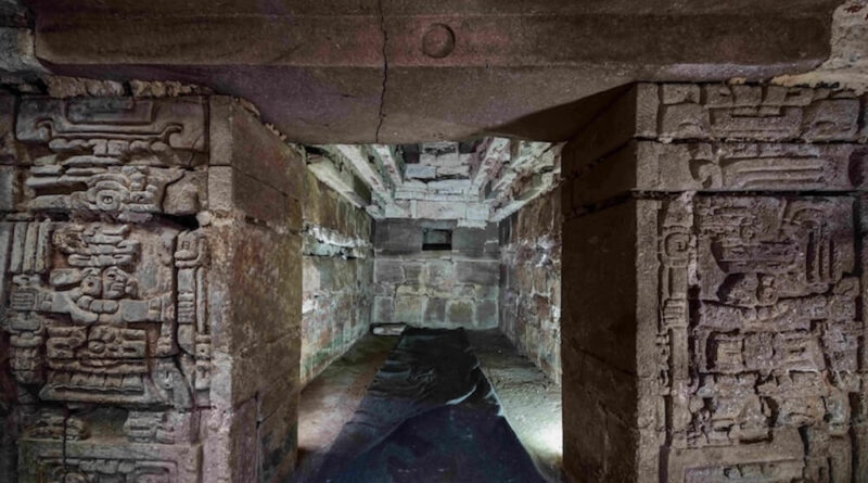 Vue de l'intérieur d'une tombe zapotèque découverte dans la région d'Oaxaca