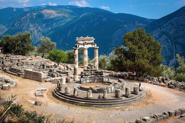Temple d'Athéna Pronaia et tholos, sanctuaire de Delphes