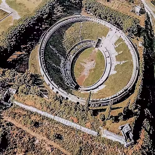 Vue aérienne de l'amphithéâtre de Pompéi