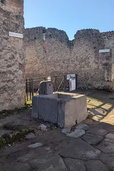 Fontaine publique, réseau d'adduction d'eau de Pompéi