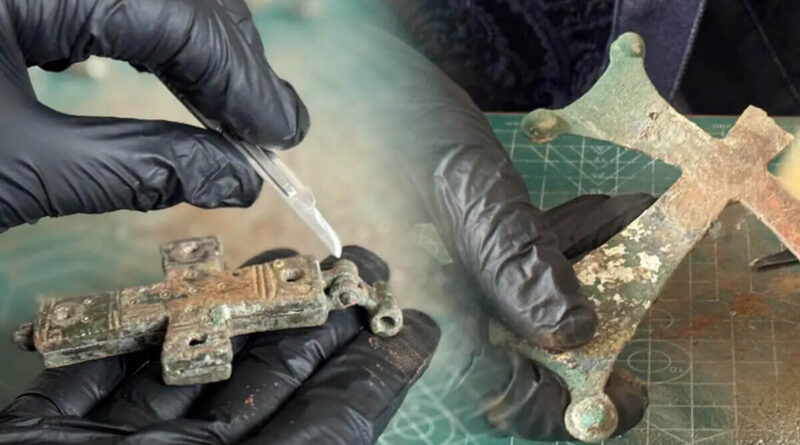 Croix-reliquaire byzantine retrouvée à Lystra