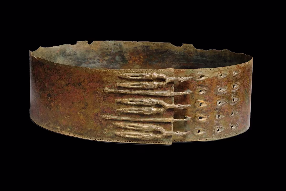 Ceinture en bronze samnite provenant des fouilles archéologiques de la nécropole de Pontecagnano