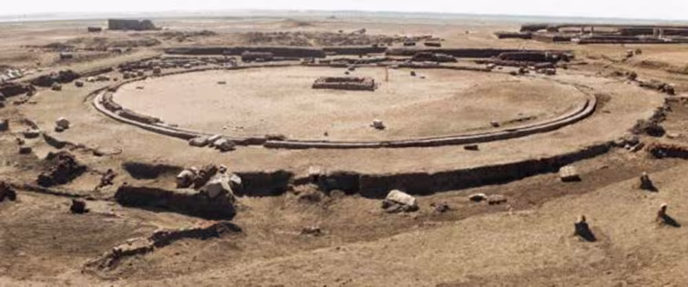 Vue aérienne du temple circulaire de Péluse, Egypte
