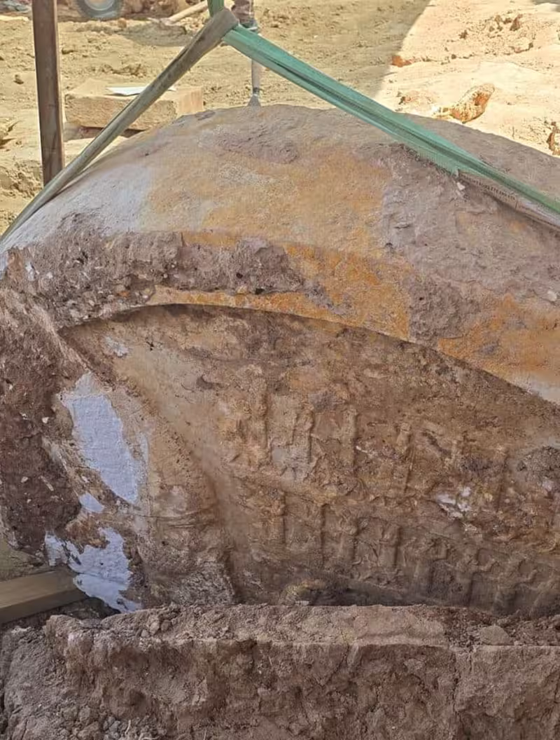 Détail de la stèle assyrienne du roi Assurbanipal découverte à Bab Shamash, dans l'ancienne capitale néo-assyrienne de Ninive, à Mossoul