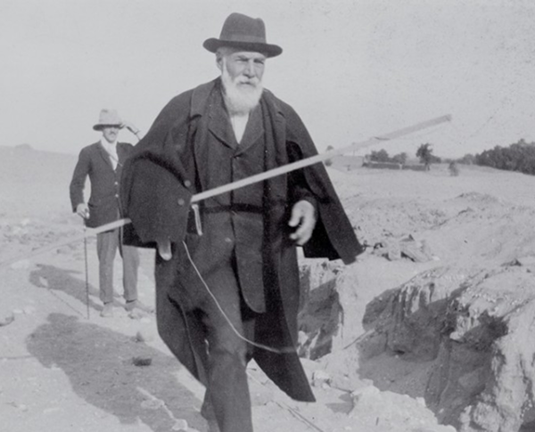Flinders Petrie, pionnier des fouilles scientifiques à Gizeh