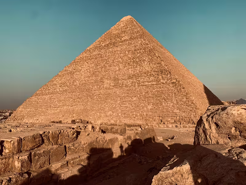La grande pyramide de Khéops sur le plateau de Gizeh