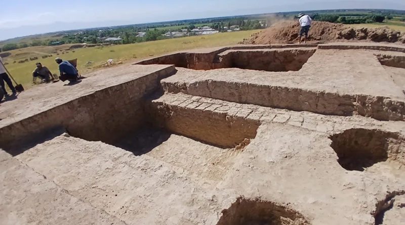 Fouilles archéologiques d'un palais royal du VIIIe siècle dans la région de Samarcande, Ouzbékistan