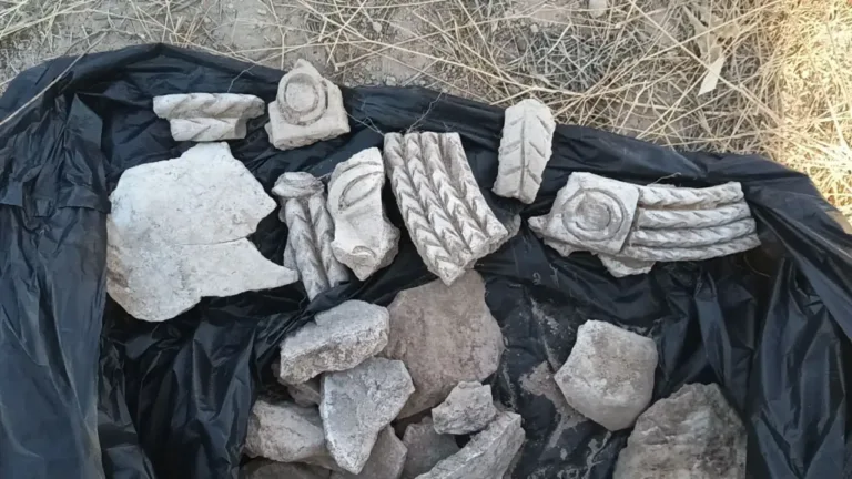 Fouilles archéologiques d'un palais royal du VIIIe siècle dans la région de Samarcande, Ouzbékistan, matériel archéologique