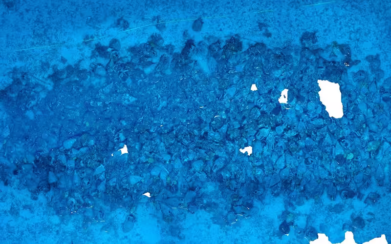 Cargaison d'amphores de l'épave antique retrouvée près d'Andros, Grèce (archéologie sous-marine)