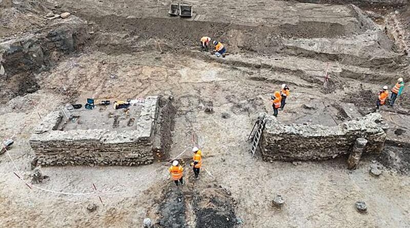 Vue des fouilles archéologiques d'un grand complexe thermal romain à Nimègue, Pays-Bas