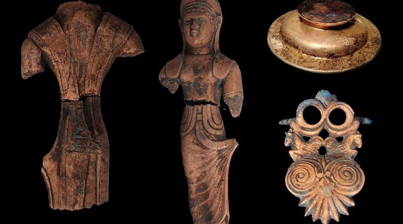 Trésor étrusque retrouvé dans un puits rituel de la cité antique de Kainua