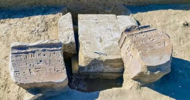 Inscriptiions identifiant la cité perdue de Mesn, sur le chemin d'Horus (la route militaire des pharaons) dans le Sinai