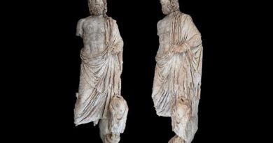 Sculpture romaine d'Asclépios et de Telesphoros découvertes sur le site archéologique d'Aspendos en Turquie