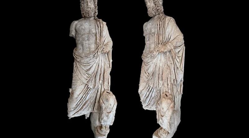 Sculpture romaine d'Asclépios et de Telesphoros découvertes sur le site archéologique d'Aspendos en Turquie