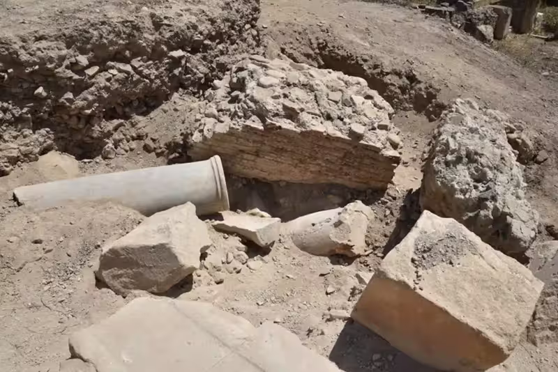 Vue d'une partie des vestiges dégagés pendant les fouilles du temple d'Apollon de Gortyne